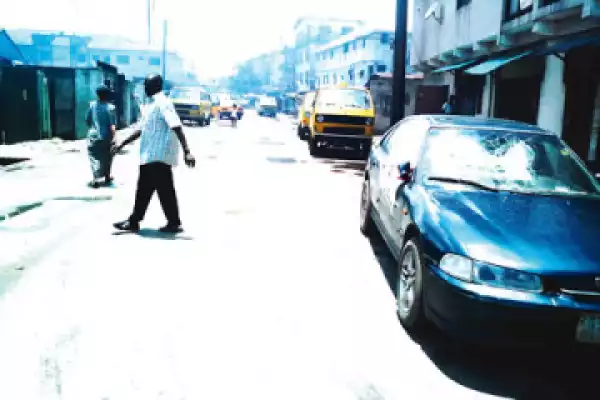 Hoodlums kill five, damage vehicles in Lagos